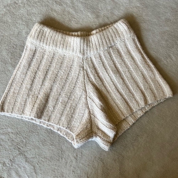 BLANK NYC Ribbed Knit Shorts - Picture 6 of 11